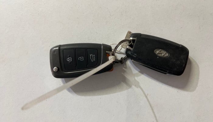 2017 Hyundai Verna 1.6 VTVT SX, Petrol, Manual, 73,291 km, Key Close Up