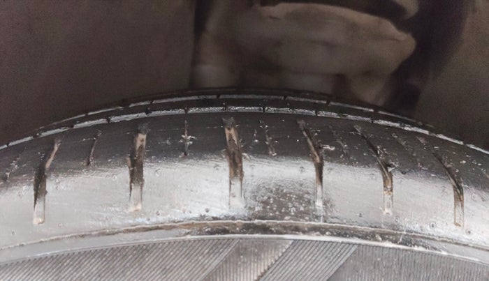 2022 Skoda KUSHAQ ACTIVE 1.0L TSI MT, Petrol, Manual, 43,205 km, Left Front Tyre Tread