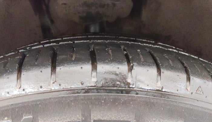 2022 Skoda KUSHAQ ACTIVE 1.0L TSI MT, Petrol, Manual, 43,205 km, Right Front Tyre Tread