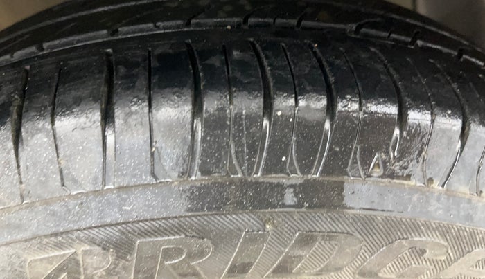 2016 Hyundai Grand i10 SPORTZ 1.2 KAPPA VTVT, Petrol, Manual, 84,467 km, Right Front Tyre Tread