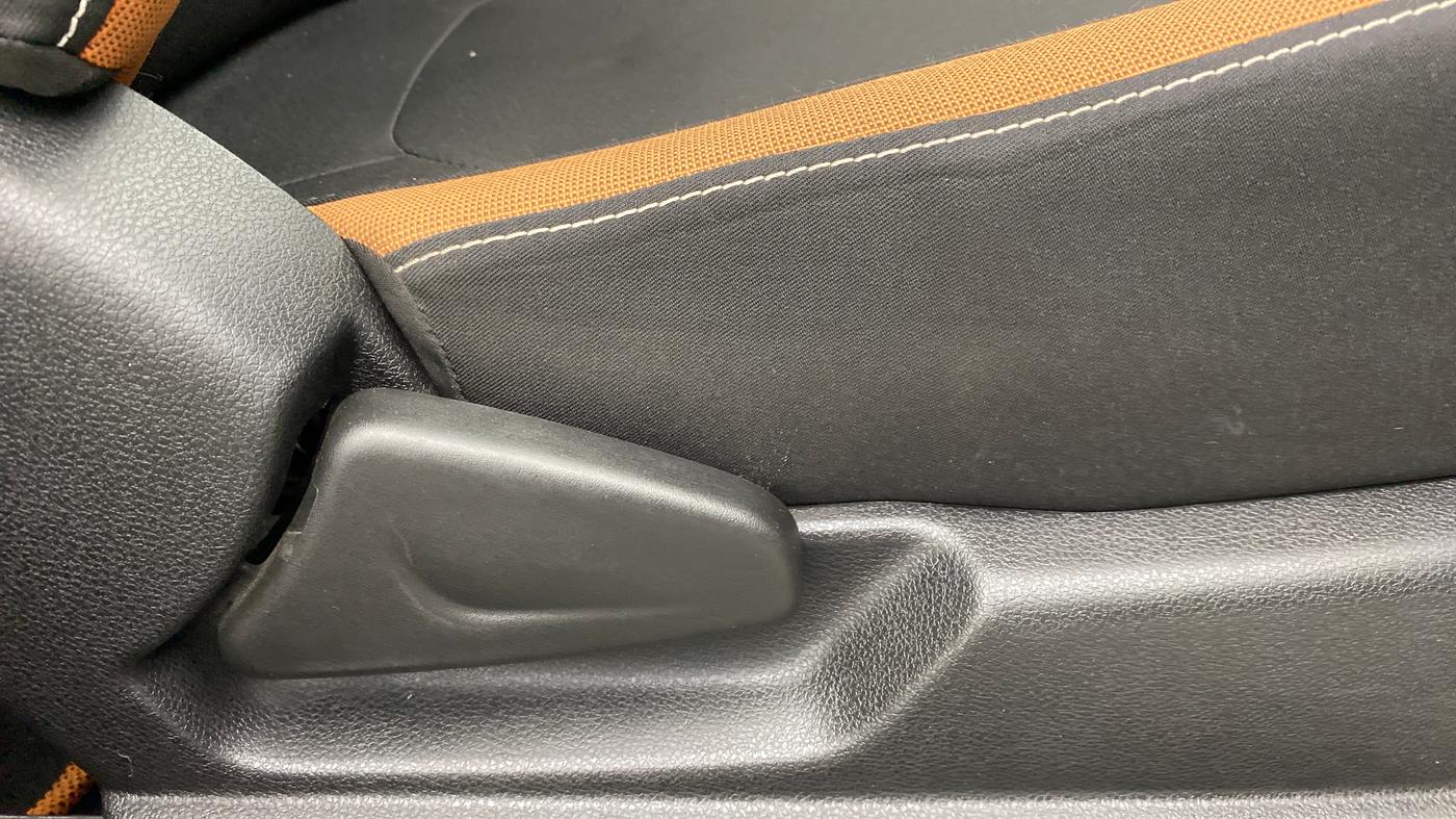 2020 Renault Kwid 1.0 CLIMBER OPT, Petrol, Manual, 13,978 km, Driver Side Adjustment Panel