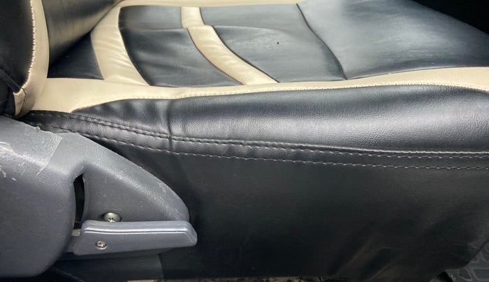 2017 Maruti Alto 800 LXI O, Petrol, Manual, 68,667 km, Driver Side Adjustment Panel