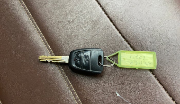 2018 Hyundai NEW SANTRO ASTA MT, Petrol, Manual, 77,367 km, Key Close Up