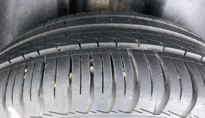 2016 Volkswagen Vento HIGHLINE TDI AT, Diesel, Automatic, 74,251 km, Right Rear Tyre Tread