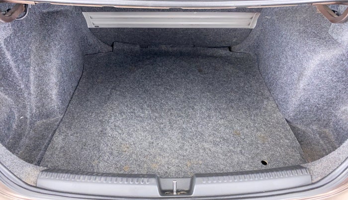 2016 Volkswagen Vento HIGHLINE TDI AT, Diesel, Automatic, 74,251 km, Boot Inside