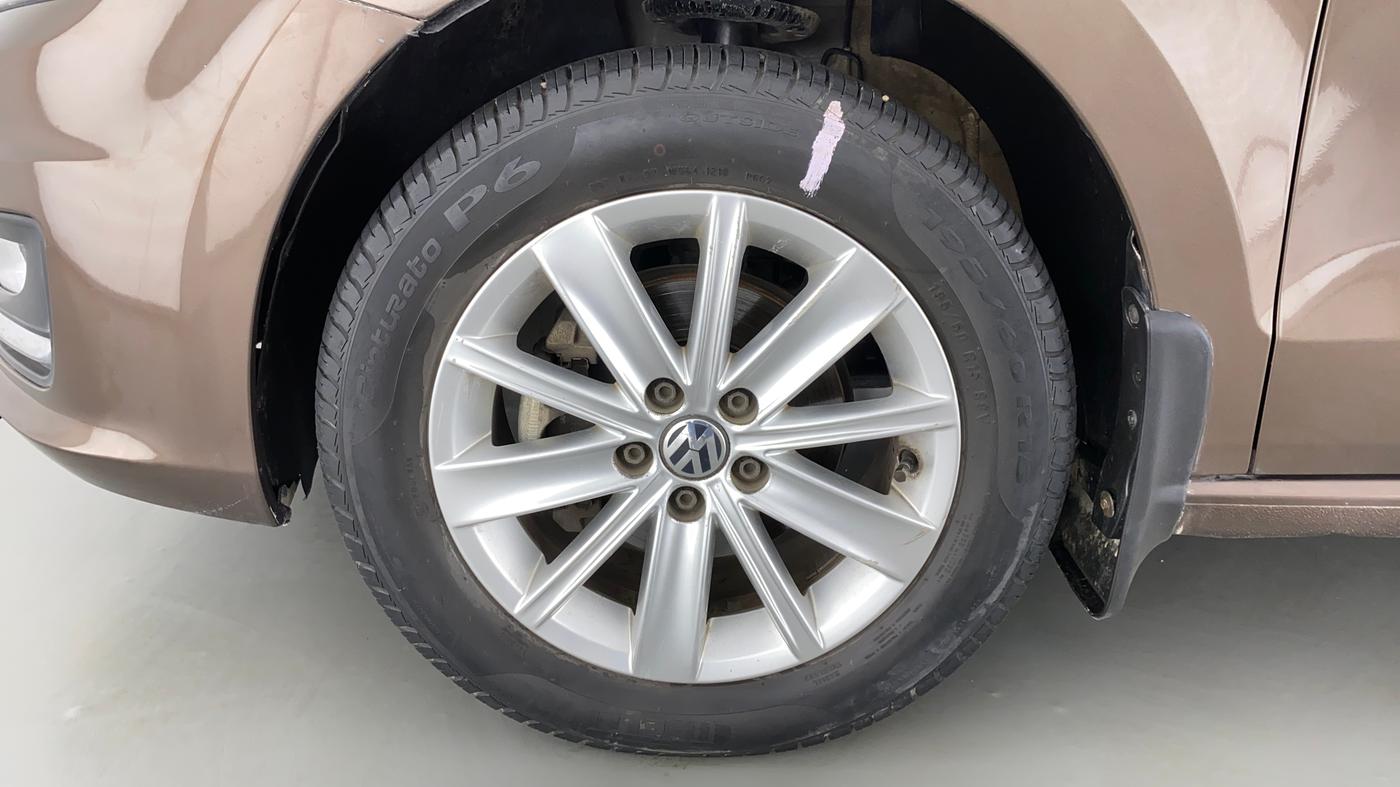 2016 Volkswagen Vento HIGHLINE TDI AT, Diesel, Automatic, 74,251 km, Left Front Wheel