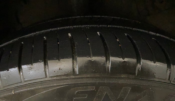 2018 Tata NEXON XM PETROL, CNG, Manual, 70,917 km, Right Rear Tyre Tread