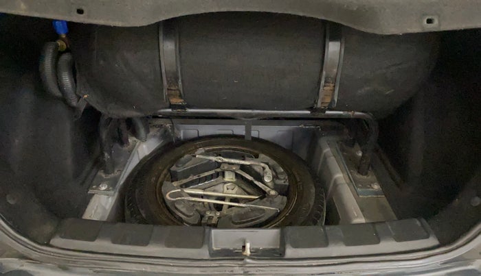 2018 Tata NEXON XM PETROL, CNG, Manual, 70,917 km, Boot Inside