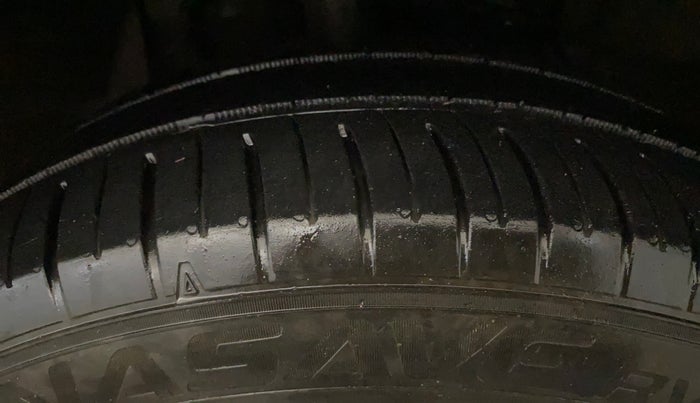 2018 Tata NEXON XM PETROL, CNG, Manual, 70,917 km, Right Front Tyre Tread