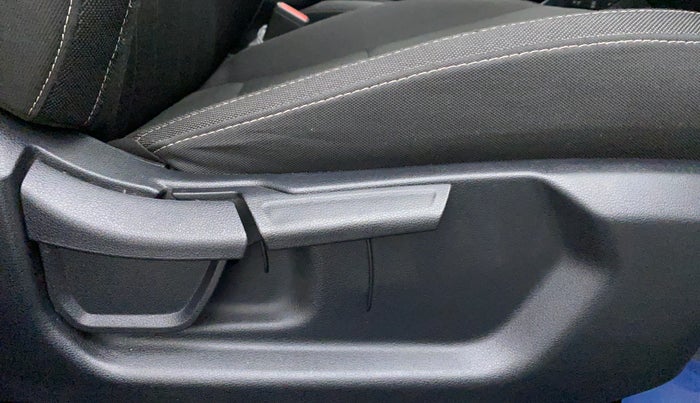 2020 Hyundai NEW I20 ASTA (O) 1.2 MT, Petrol, Manual, 10,660 km, Driver Side Adjustment Panel