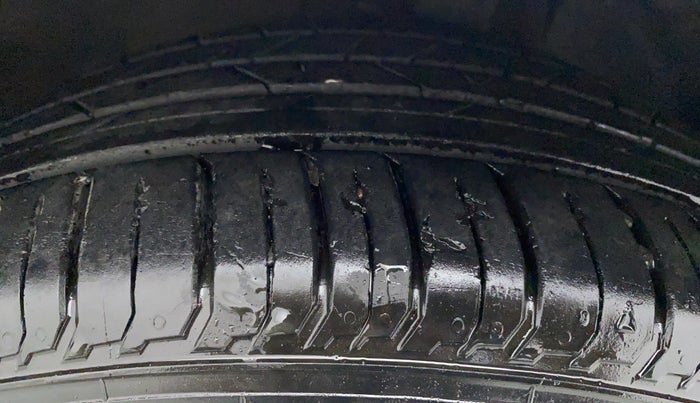 2020 Hyundai NEW I20 ASTA (O) 1.2 MT, Petrol, Manual, 10,660 km, Right Rear Tyre Tread
