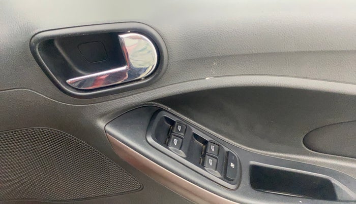 2019 Ford FREESTYLE TITANIUM 1.2 PETROL, Petrol, Manual, 63,064 km, Driver Side Door Panels Control