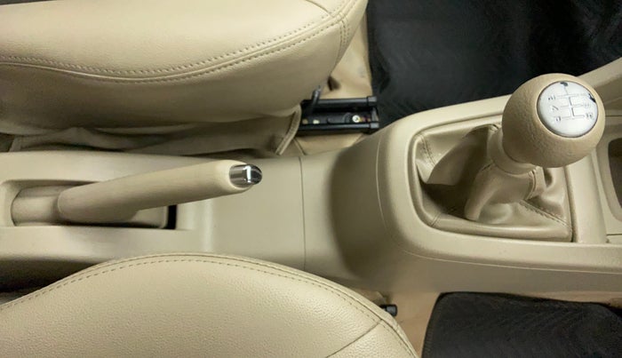 2015 Maruti Ertiga ZXI, Petrol, Manual, 44,725 km, Gear Lever
