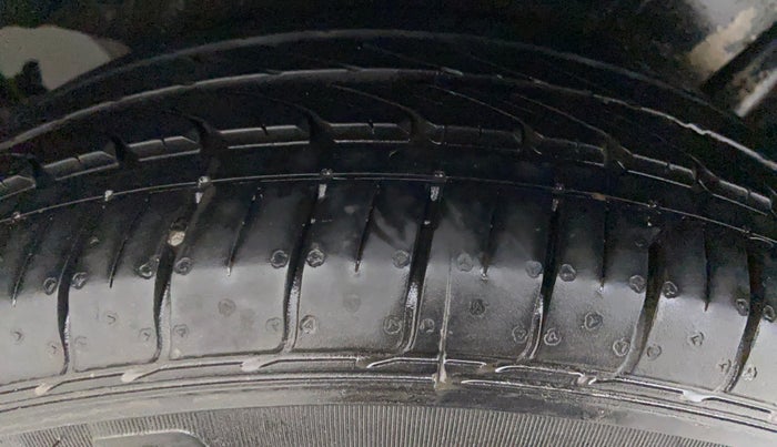 2015 Maruti Ertiga ZXI, Petrol, Manual, 44,725 km, Right Rear Tyre Tread