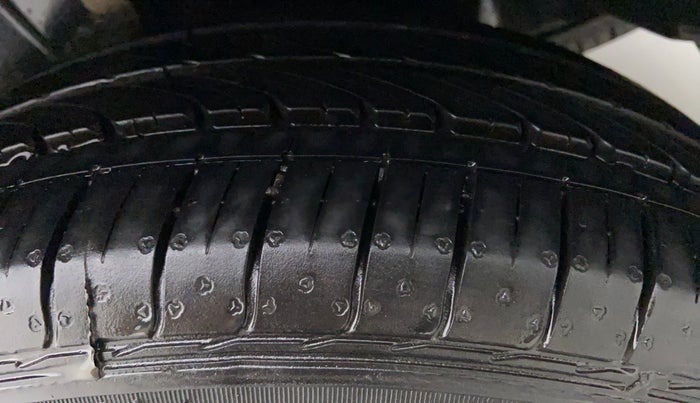 2015 Maruti Ertiga ZXI, Petrol, Manual, 44,725 km, Left Front Tyre Tread