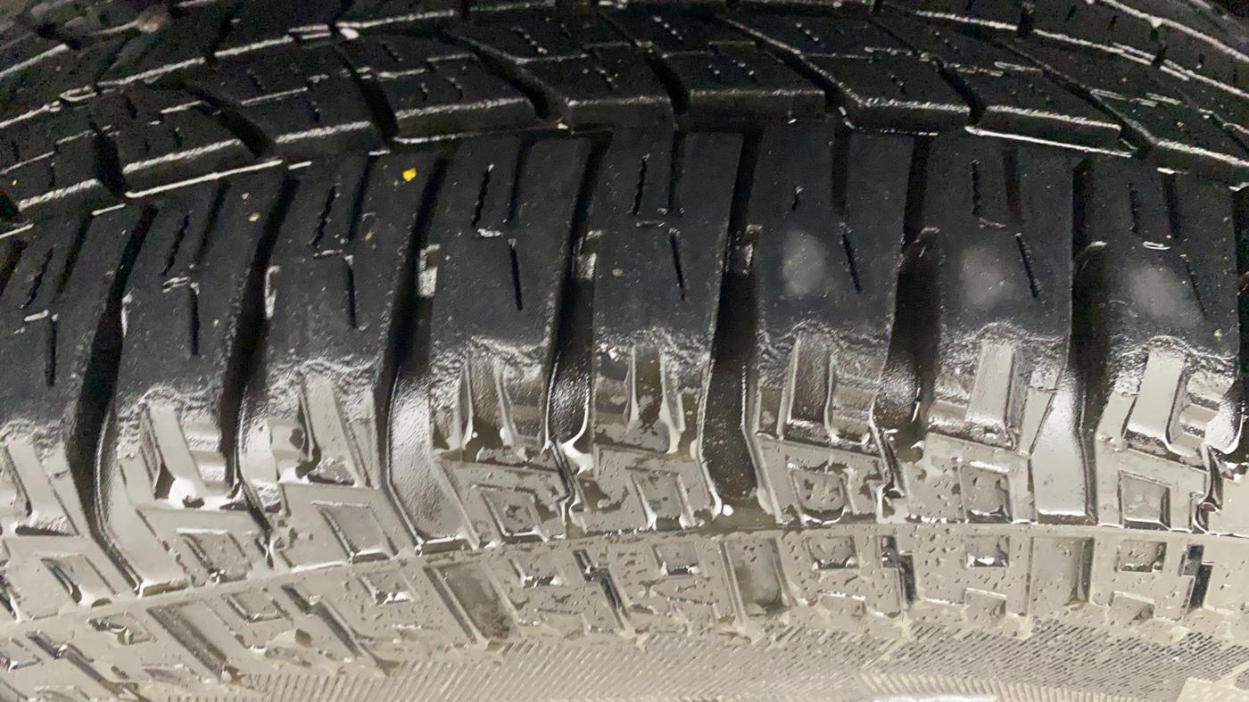 2017 Mahindra TUV300 T8, Diesel, Manual, 54,026 km, Right Rear Tyre Tread