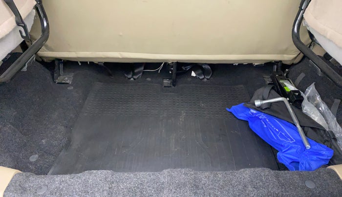 2017 Mahindra TUV300 T8, Diesel, Manual, 54,026 km, Boot Inside