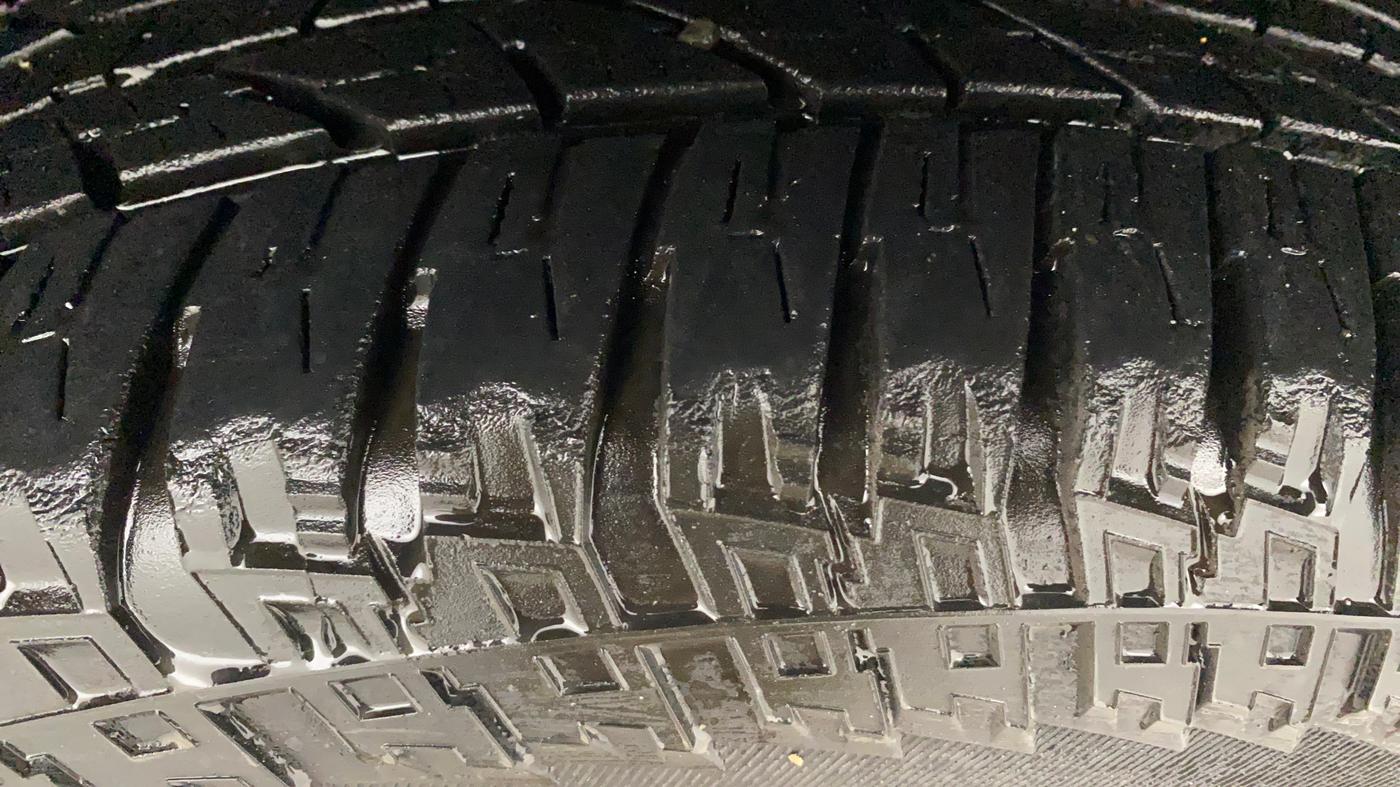 2017 Mahindra TUV300 T8, Diesel, Manual, 54,026 km, Left Rear Tyre Tread