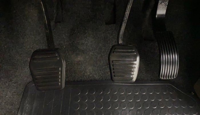 2017 Mahindra TUV300 T8, Diesel, Manual, 54,026 km, Pedals