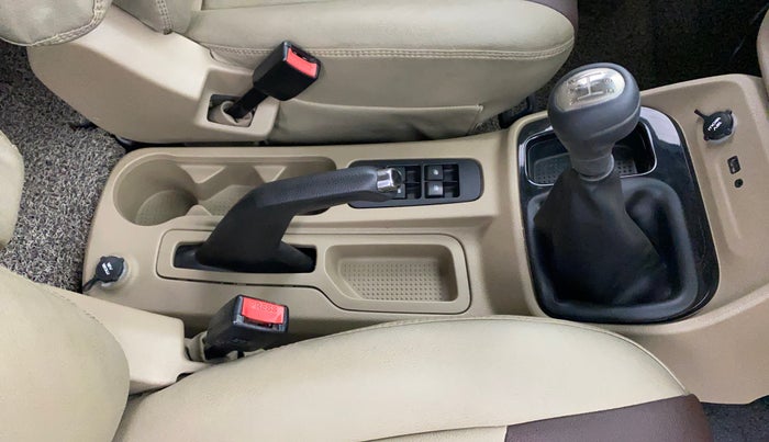 2017 Mahindra TUV300 T8, Diesel, Manual, 54,026 km, Gear Lever