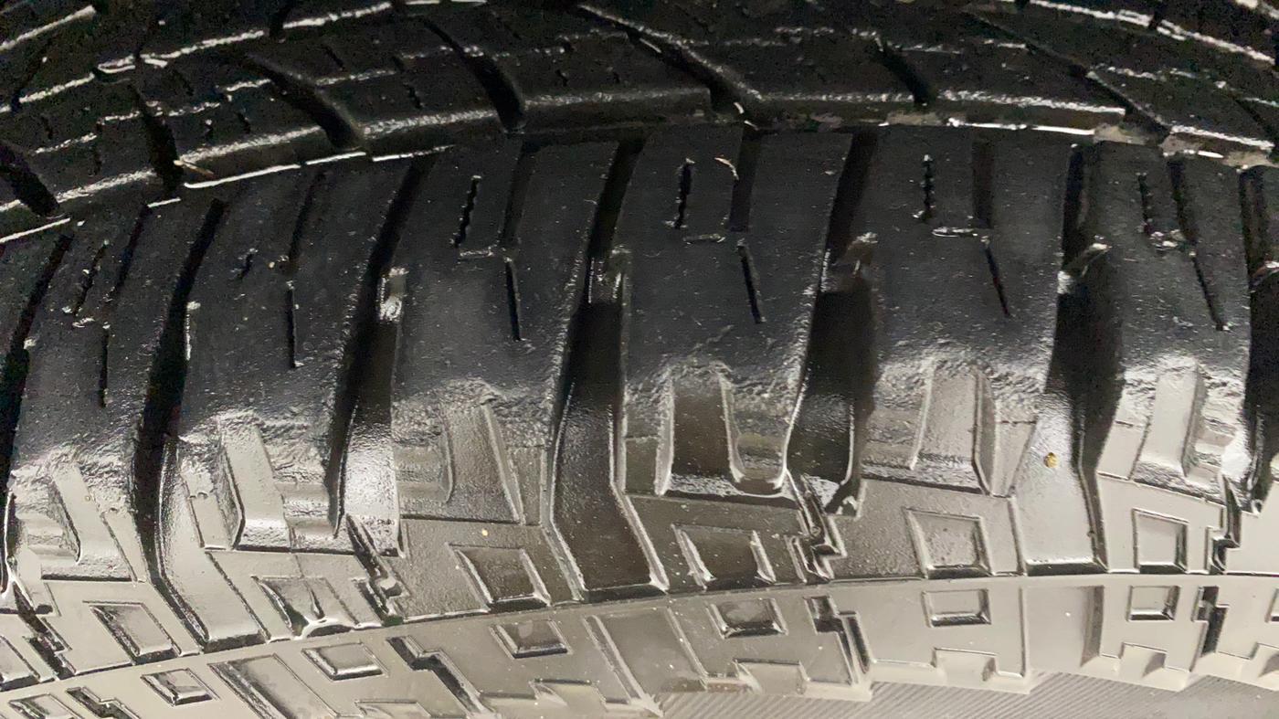 2017 Mahindra TUV300 T8, Diesel, Manual, 54,026 km, Left Front Tyre Tread
