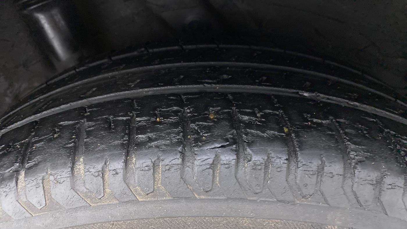 2018 Hyundai Verna 1.6 CRDI SX + AT, Diesel, Automatic, 54,312 km, Right Rear Tyre Tread