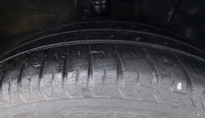 2018 Hyundai Verna 1.6 CRDI SX + AT, Diesel, Automatic, 54,312 km, Right Front Tyre Tread