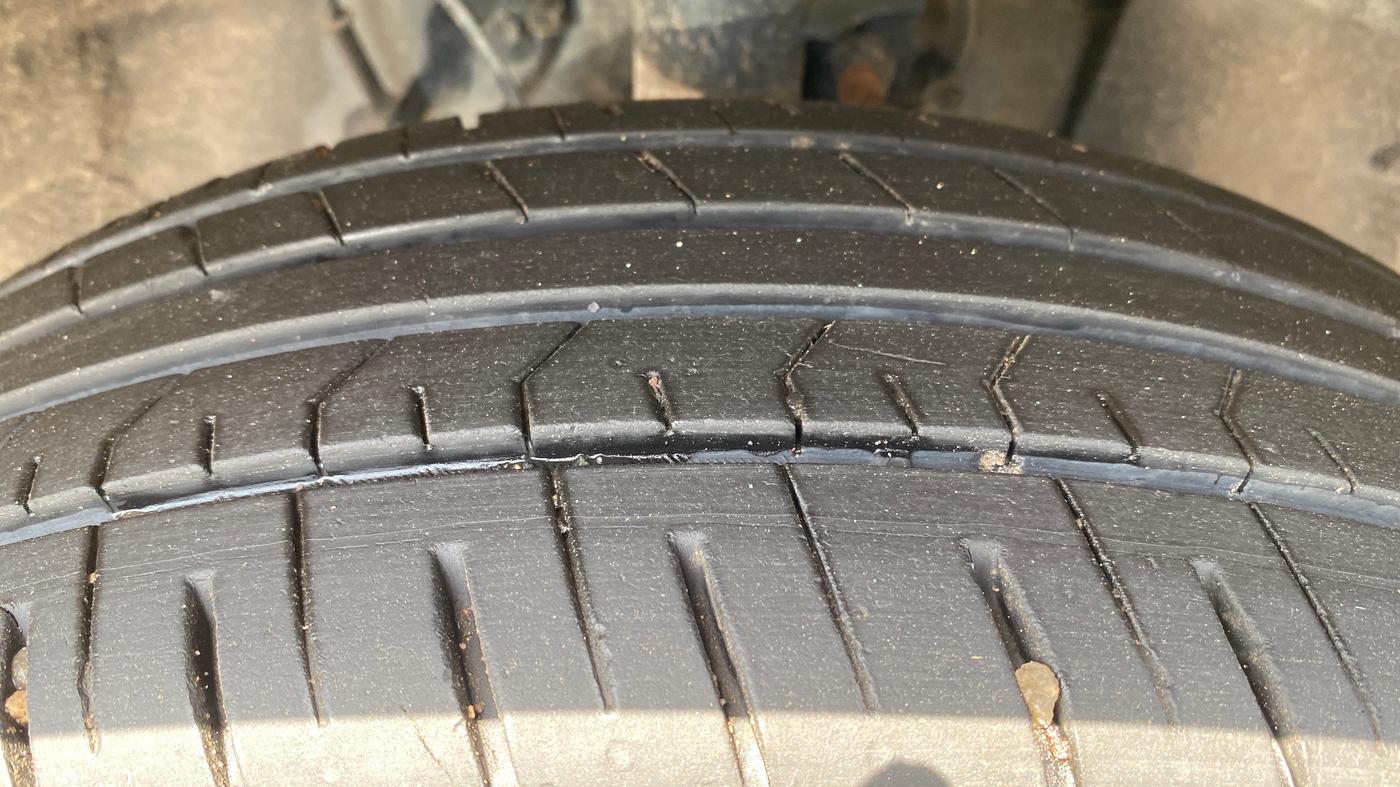 2023 Hyundai VENUE S 1.2, Petrol, Manual, 13,152 km, Right Front Tyre Tread