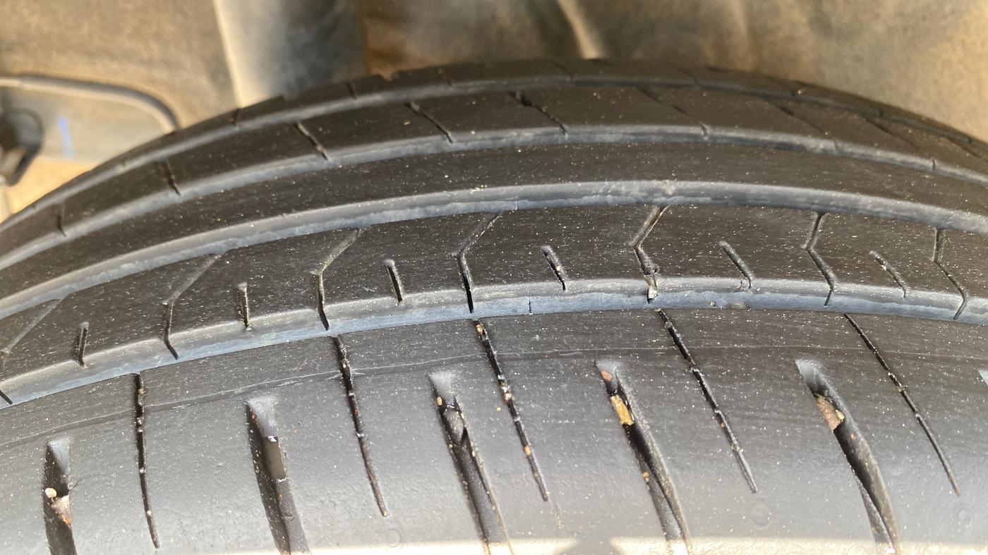 2023 Hyundai VENUE S 1.2, Petrol, Manual, 13,152 km, Right Rear Tyre Tread