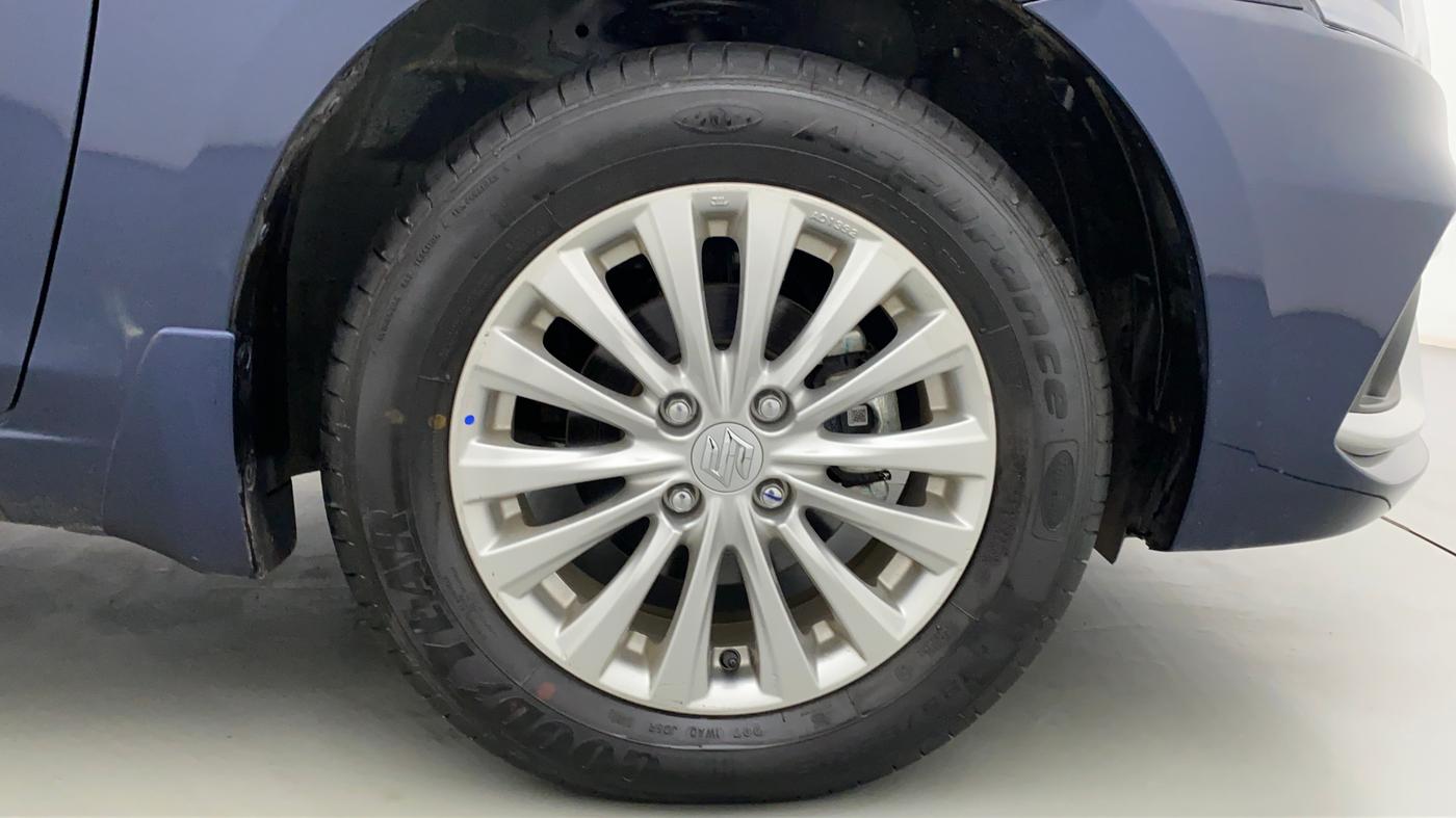 2022 Maruti Ciaz 1.5 ZETA VVT SHVS AT, Petrol, Automatic, 220 km, Right Front Wheel