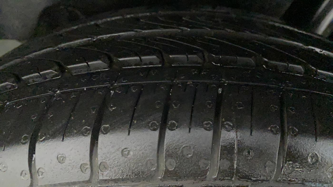 2022 Maruti Ciaz 1.5 ZETA VVT SHVS AT, Petrol, Automatic, 220 km, Right Rear Tyre Tread