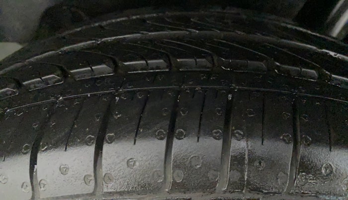 2022 Maruti Ciaz 1.5 ZETA VVT SHVS AT, Petrol, Automatic, 220 km, Right Rear Tyre Tread