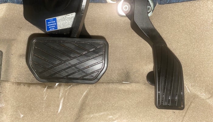 2022 Maruti Ciaz 1.5 ZETA VVT SHVS AT, Petrol, Automatic, 220 km, Pedals