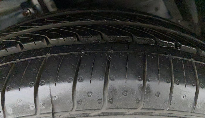 2022 Maruti Ciaz 1.5 ZETA VVT SHVS AT, Petrol, Automatic, 220 km, Left Front Tyre Tread