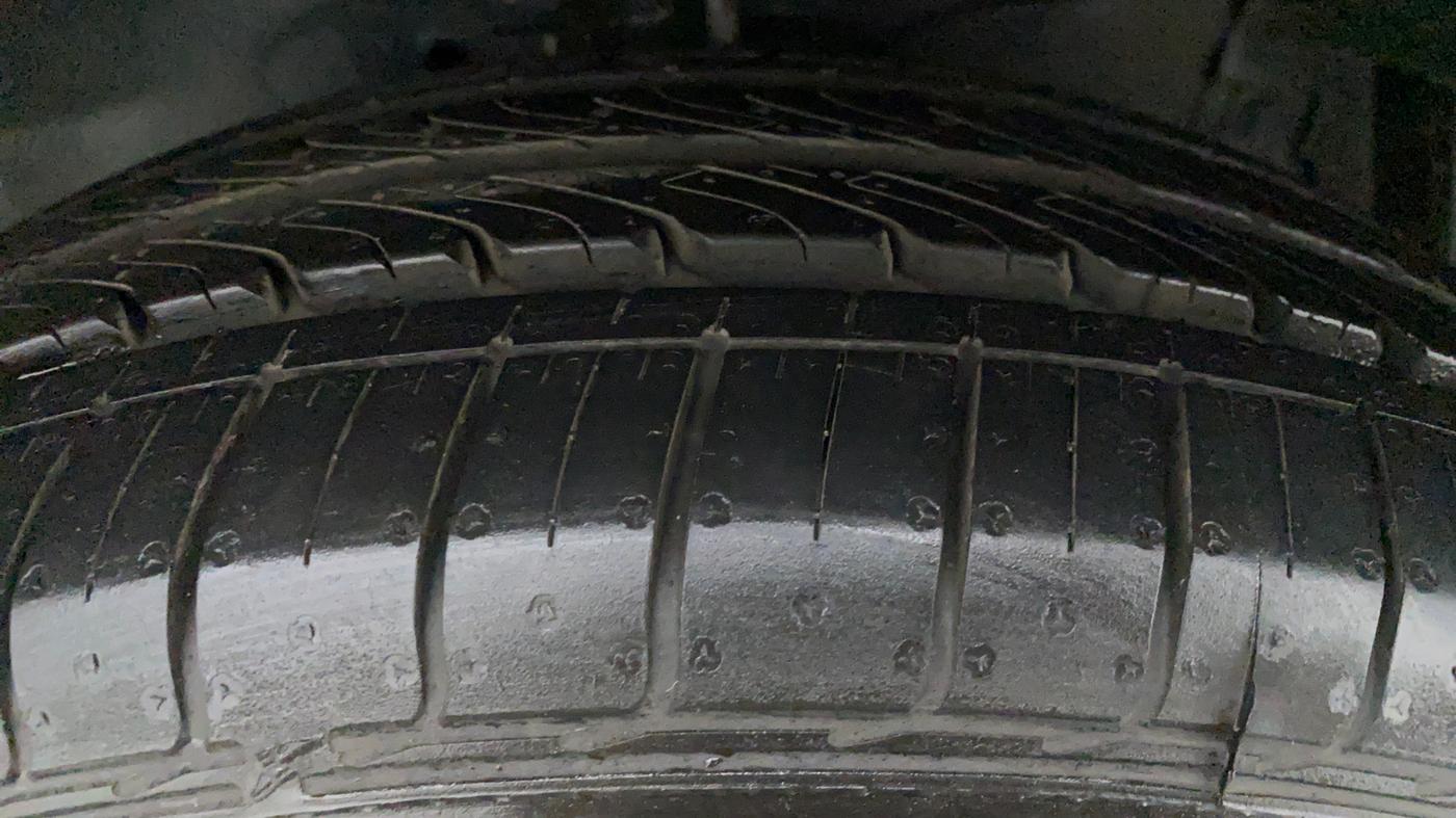 2022 Maruti Ciaz 1.5 ZETA VVT SHVS AT, Petrol, Automatic, 220 km, Right Front Tyre Tread