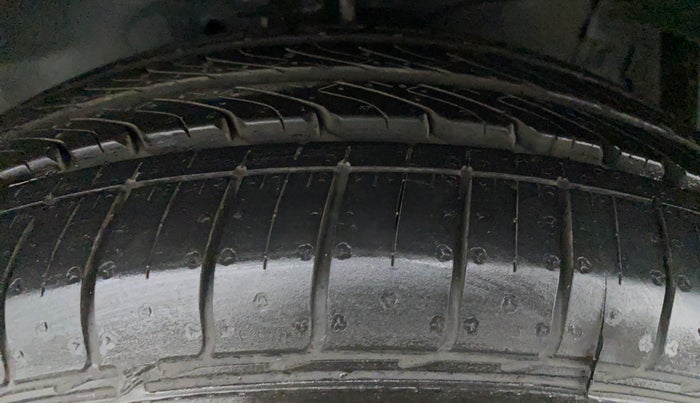 2022 Maruti Ciaz 1.5 ZETA VVT SHVS AT, Petrol, Automatic, 220 km, Right Front Tyre Tread