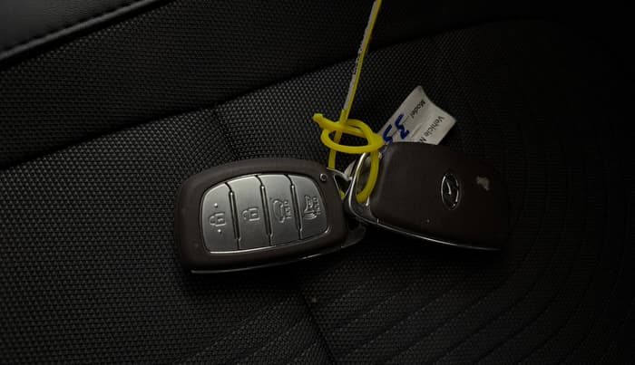 2021 Hyundai VENUE SX 1.0 (O) TURBO IMT, Petrol, Manual, 80,546 km, Key Close Up