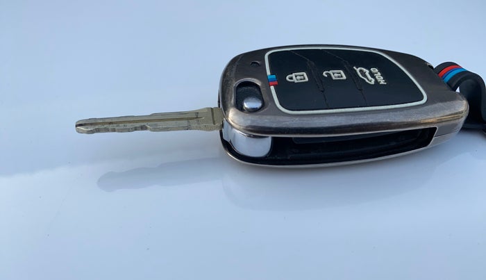 2023 Hyundai NEW I20 SPORTZ 1.2 MT, Petrol, Manual, 27,650 km, Key Close Up