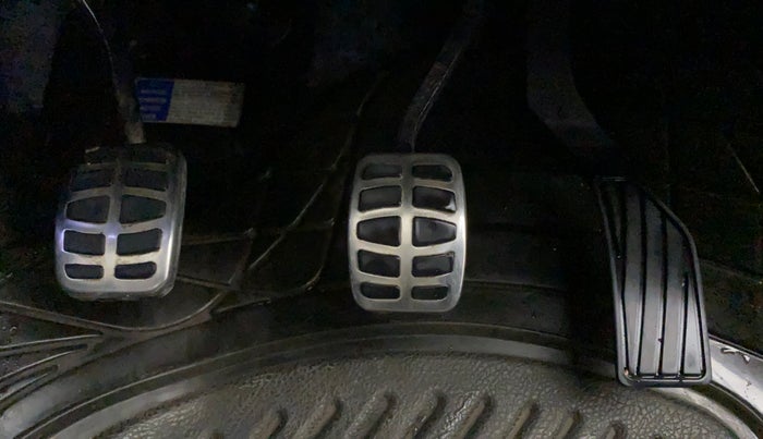 2016 Maruti S Cross ZETA 1.3, Diesel, Manual, 94,006 km, Pedals