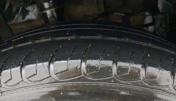 2016 Maruti S Cross ZETA 1.3, Diesel, Manual, 94,006 km, Right Front Tyre Tread