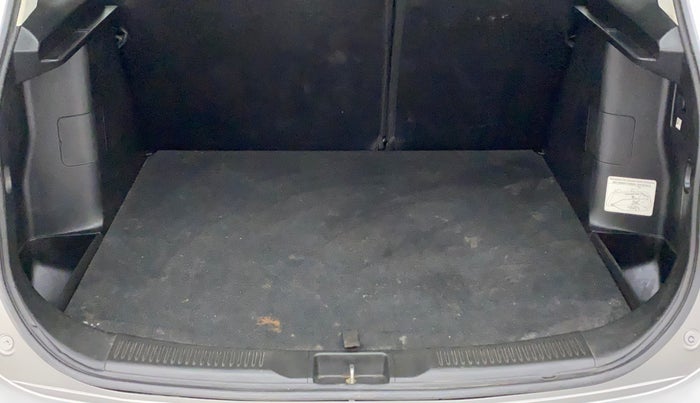 2016 Maruti S Cross ZETA 1.3, Diesel, Manual, 94,006 km, Boot Inside