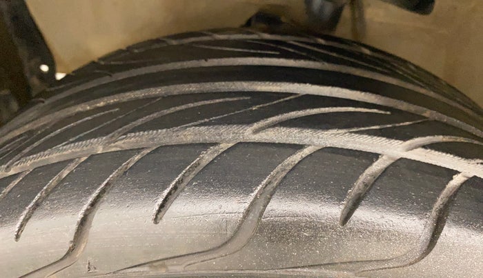 2011 Maruti Ritz VDI, Diesel, Manual, 95,919 km, Left Front Tyre Tread