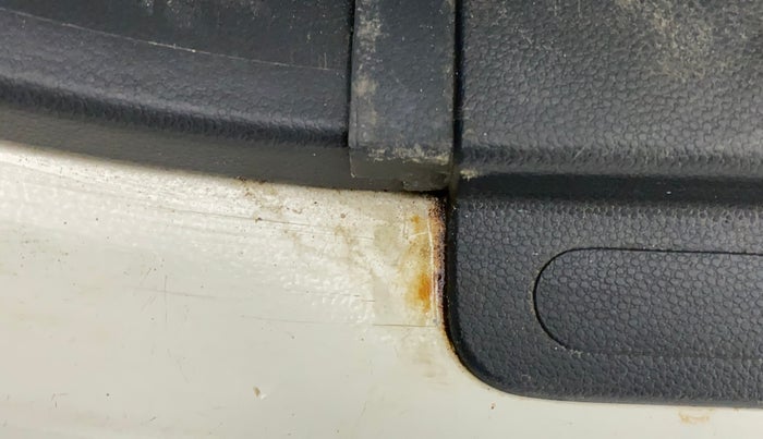 2011 Maruti Ritz VDI, Diesel, Manual, 95,919 km, Left running board - Slight discoloration