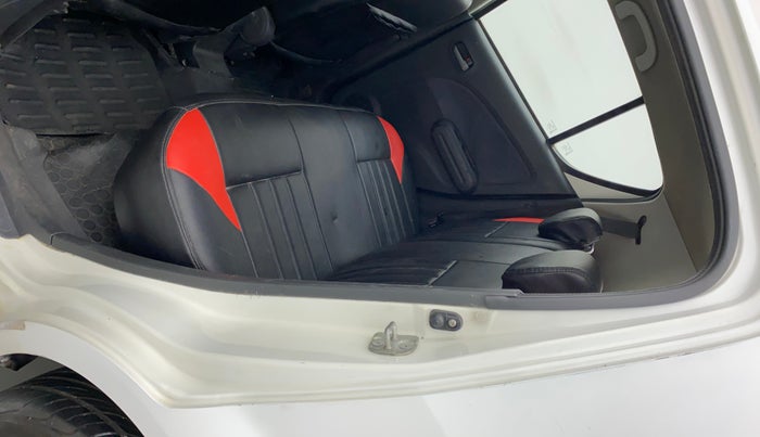 2011 Maruti Ritz VDI, Diesel, Manual, 95,919 km, Left C pillar - Paint is slightly faded