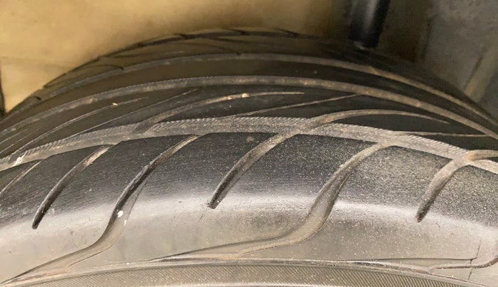 2011 Maruti Ritz VDI, Diesel, Manual, 95,919 km, Left Rear Tyre Tread