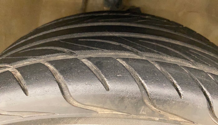 2011 Maruti Ritz VDI, Diesel, Manual, 95,919 km, Right Front Tyre Tread