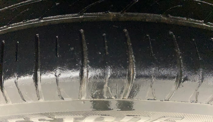 2016 Maruti Wagon R 1.0 VXI AMT, Petrol, Automatic, 99,394 km, Right Front Tyre Tread