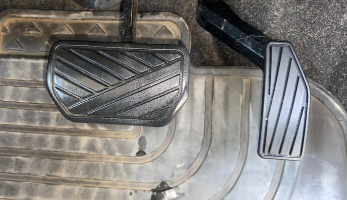 2016 Maruti Wagon R 1.0 VXI AMT, Petrol, Automatic, 99,394 km, Pedals