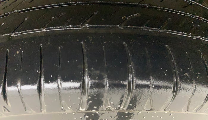 2016 Maruti Wagon R 1.0 VXI AMT, Petrol, Automatic, 99,394 km, Left Rear Tyre Tread