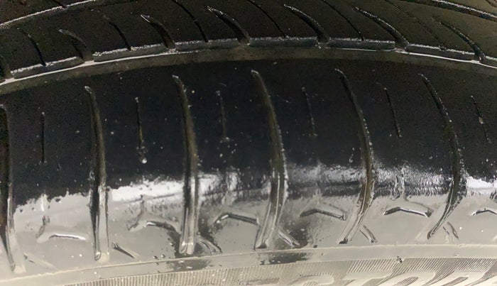 2016 Maruti Wagon R 1.0 VXI AMT, Petrol, Automatic, 99,394 km, Right Rear Tyre Tread